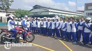 Maybe you would like to learn more about one of these? Tekan Angka Kecelakaan Pelajar Smk Kal 1 Surabaya Kirim 46 Siswa Untuk Diklat Safety Riding Honda Tribun Jatim