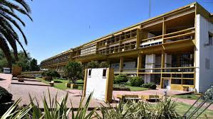 Enserio pero igual tengo clases. Hoy Lunes Es Asueto Y El Martes Feriado