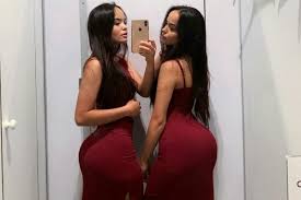 Sehingg background foto atau video tersebut akan menjadi blur. 10 Potret Menawan The Connell Twins Youtuber Kembar Yang Bikin Salfok