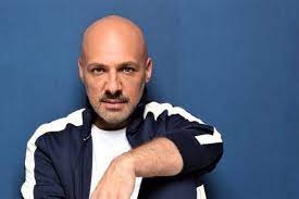 • ο νίκος μουτσινάς στην ελένη ( 24/02/15). O Nikos Moytsinas Efage Toyrta Fraoyla Me Karamelwmenes Akrides Video Patras Events