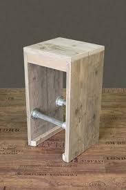 Cooler Barhocker Aus Paletten Und Gerustrohren Woodworking Barhocker Hocker Barhocker Holz