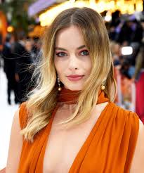 Margot robbie's natural hair color isn't what you think. Margot Robbie Hair Makeup Looks Are Top Summer Trends