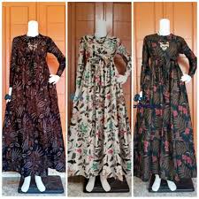 Batik kasual ini dapat anda gunakan untuk berbagai acara sederhana. Harga Model Gamis Batik Kombinasi Terbaik Juni 2021 Shopee Indonesia