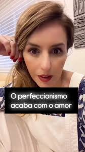♥️ O amor é humilde, ele acolhe., ♥️ O amor é humilde e diz sim a vida como  ela é., O amor saudável reconhece a vida na luz e na sombra e sai das  exigências que acabam com as relações., Aprenda viver ...