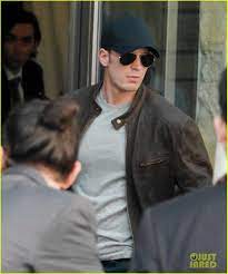 Chris Evans Seen Filming Captain America Civil War Again In Berlin Chris Evans Keeps Fil Chris Evans Chris Evans Captain America Captain America Civil War