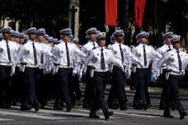 Pour fixer ses grandes orientations, elle est également dotée d'un conseil d'administration, d'un conseil pédagogique, et d'un conseil scientifique. La Formation De Gardien De La Paix