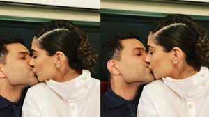 49 038 tykkäystä · 2 354 puhuu tästä. Sonam Kapoor Anand Ahuja Welcome The New Year With A Kiss Actress Writes 2021 I M Ready To Take You On With The Love Of My Life Hindi Movie News Bollywood