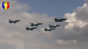 Fortele militare ale sua si ale romaniei executa in aceasta perioada un exercitiu militar comun pe aerodromul militar de la campia turzii, la care participa 200 de soldati romani si 250 de americani. Mig 21 Lancer Survol In Formatie Cu Sase Avioane Borcea Open Day 2017 Youtube
