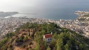 Η αγία πετρούπολη είναι τόσο διαφορετική από την μόσχα που μοιάζει το υιοθετημένο παιδί της ρωσίας. D5tt1msgngpjxm