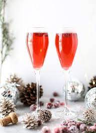 Das getränk für die besonderen momente: Christmas Morning Mimosas Recipe Christmas Morning Christmas Drinks Christmas Cocktails