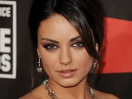 Mila Kunis comparte su secreto para un matrimonio feliz