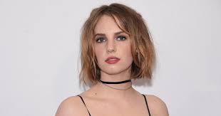 Official facebook of maya hawke. Maya Hawke S Dad Helped Her Land Role In Tarantino Film