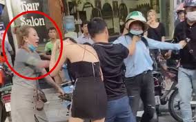 Хам гаишник напал на водителя дпс гаи беспредел. Ná»¯ Hiá»‡p XÄƒm Trá»• Trong Vá»¥ Ä'anh Ghen á»Ÿ Ly Nam Ä'áº¿ Tháº¥y Báº¥t Binh Nen Ra Tay Bao Phá»¥ Ná»¯ Viá»‡t Nam