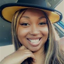 Tiffany Streeter's Instagram, Twitter & Facebook