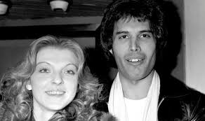 Freddie had four extra teeth on his upper jaw which were pushing the front ones the way you saw in the pictures. Freddie Mercury Teeth Did Queen Star Have False Teeth Why Did They Look Like That Music Entertainment Express Co Uk