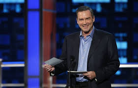 Early in his career, he wrote for the sitcom roseanne and made guest appearances on shows such as the drew carey show and newsradio. 7m250scsxlh2m