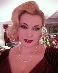 Merry Christmas/God Jul 🎄❤️I am celebrating this evening with my family.  The Turkey is soon done, I can hardly wait 🍗 #christmas #godjul #vintage  #vintagelook #reddress #pearlnecklace