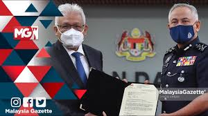 Ketua polis negara (kpn) abdul hamid bador memberi jaminan, bahawa isu kartel dalam kalangan pegawai saya ingin beritahu kepada kumpulan ini bahawa polis diraja malaysia (pdrm) ini bukan saya punya, tapi kepunyaan negara, saya sebagai kpn mesti menyakinkan kerajaan yang saya akan. Mgnews Acryl Sani Dilantik Ketua Polis Negara Baharu Hari Ini Youtube