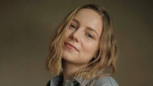 Caroline Clark's Instagram, Twitter & Facebook