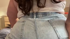 Lunaxthicky - BBW GIRLFRIEND WATCHING PORN WHILE YOURE AT WORK - iWantClips