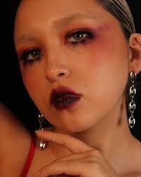 Les estaré compartiendo fotitos de un trabajo que hice para la marca  @disturbiabrand por mi amiga Aislinn Castro ( @aislilith ), muy orgullosa  de participar en este proyecto. ❤️ Modelo: @naayomihervert 📸: @