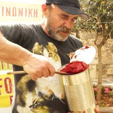 This man feeds people for free everyday