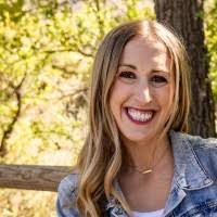 Kelly Boone's Instagram, Twitter & Facebook