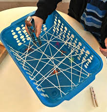 365 Activiteiten Voor Peuters En Kleuters Voor Binnen Buiten En Kinderdagverbli Activiteiten Voor Peuters Peuter Zintuiglijke Activiteiten Kinderactiviteiten