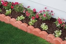 Последние твиты от lowe's (@lowes). Scalloped Edging Adds A Classic Look To Any Flowerbed Or Pathway Border This 12 I Brick Garden Edging Flower Bed Edging Landscape Ideas Front Yard Curb Appeal