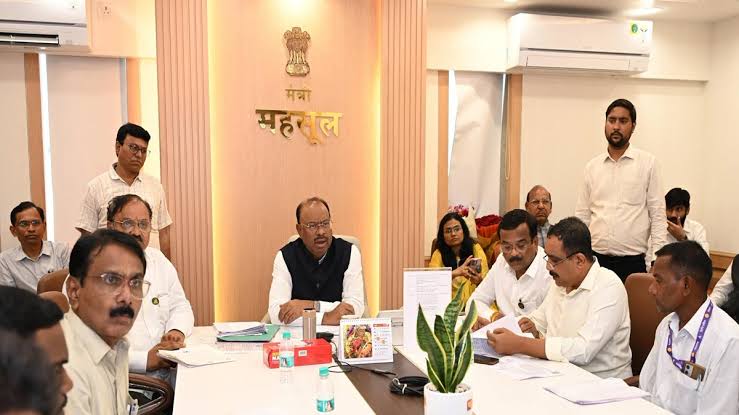 वक्फ नोंदींच्या वादग्रस्त प्रकरणांचा जलद निपटारा करण्यासाठी विशेष बेंच : महसूल मंत्री बावनकुळे