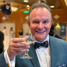 Come see us for a rockin' NYE outfit🤩🍾