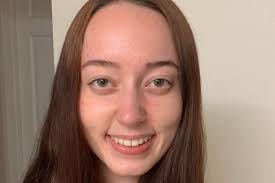 Next up let's introduce our junior ALYSSA!! 💚😚 Hello! My name is Alyssa  Patterson, I am a junior here at UO and this is my third year in OMB! My  major is