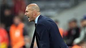 أعلن نادي ريال مدريد الإسباني الخميس استقالة مدربه الفرنسي زين الدين زيدان من منصبه كمدرب للفريق، بعد أيام من تجريده من لقب الليغا من قبل جاره أتلتيكو. Ø±ÙŠØ§Ù„ Ù…Ø¯Ø±ÙŠØ¯ Ø§Ù„Ù…Ø¯Ø±Ø¨ Ø§Ù„Ø¯Ø§Ù‡ÙŠØ© ÙŠÙ‡Ø¯Ø¯ Ø¹Ø±Ø´ Ø²ÙŠØ¯Ø§Ù† ÙˆØ·Ù…ÙˆØ­Ø§Øª Ø¨ÙˆØºØ¨Ø§ Ø±ÙŠØ§Ø¶Ø© ØªÙ‚Ø§Ø±ÙŠØ± ÙˆØªØ­Ù„ÙŠÙ„Ø§Øª Ù„Ø£Ù‡Ù… Ø§Ù„Ø£Ø­Ø¯Ø§Ø« Ø§Ù„Ø±ÙŠØ§Ø¶ÙŠØ© Ù…Ù† Dw Ø¹Ø±Ø¨ÙŠØ© Dw 06 08 2019