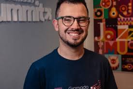 Marcus Rossi, CEO da Gramado Summit, lança livro sobre desafios do  empreendedorismo