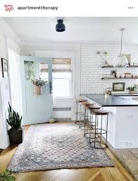 Deco Panier De Fleurs Sur La Porte Couleur De La Porte Et Modele Avec Fenetre Entree Sur La Cuisine Large Plan De Maison Design Interieur Maison Deco Maison