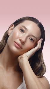 “29 & I’m entering my 30s more confident than ever”, Kelli Anne Sewell is a  coveted NYC celebrity makeup artist for events, red carpets & editorial.,  “A Great Skin Day truly comes from within