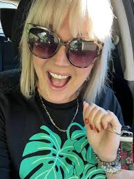 Lauren's airport experience and Lularoe takeover