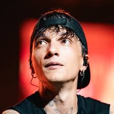 Laura Bianco (@whitelauren19)