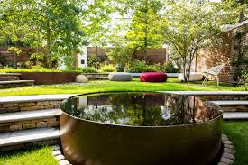Neben teichen und wasserbecken gibt es viele verschiedene methoden, um gärten und terrassen mit wasser zu aber auch in einer relativ flachen gartenanlage lässt sich ein wasserfall einbauen. Kein Pool 8 Alternative Ideen Fur Die Abkuhlung Im Garten