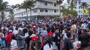 La gente suele despedir el verano en miami como temporada lenta. Coronavirus En Estados Unidos Las Imagenes Del Caos Por El Spring Break En Miami Beach Que Llevo A Las Autoridades A Declarar Un Toque De Queda Por Varias Semanas Bbc News