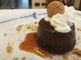 Il bonet è un dolce di origine piemontese, tra i dessert al cucchiaio più famosi, dalla semplice gli amaretti sono uno degli ingredienti fondamentali del bonet piemontese: Bonet Dolce Tipico Piemontese Picture Of Au Lapin Agile Turin Tripadvisor