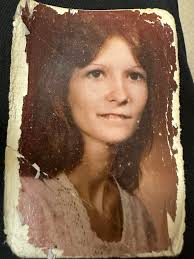 Can old golf photo be restored?