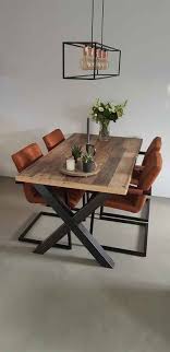 sloophouten tafel met stalen x frame industriele woonkamer door houtenmeubelshop met cognac leren sto industriele woonkamers interieur woonkamer huis interieur