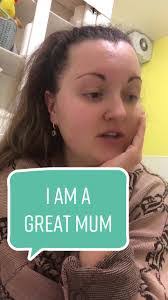 Melissa Leask's Instagram, Twitter & Facebook