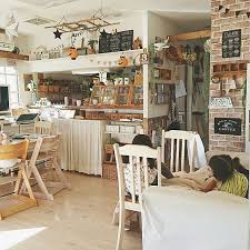 makomiさんの lounge 雑貨 diy ダイニングテーブル リメイク キッチンカウンター クッションフロア 見せる収納 ナチュラルキッチン ショーケース 100均リメイク ラダー 100円ショップ パタパタ扉 ブライワックス 簡単 のんびり 子供と インテリア ダイニングテーブル