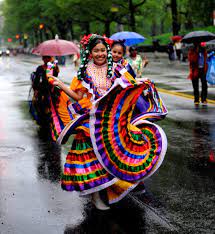Cinco De Mayo Parade Under The Rain Mexican Culture Traditional Mexican Dress Mexican Dance