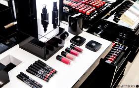 Pierwszy Butik Chanel W Polsce Chanel Fragrance Beauty W