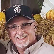 Troy Lindsey's Instagram, Twitter & Facebook