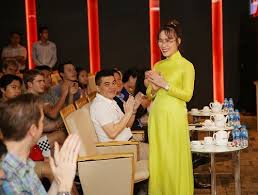 Bà thảo bắt đầu kinh doanh vào khoảng năm 1988, khi còn là sinh viên đại học năm thứ hai ngành tài chính và kinh tế ở moscow. Tá»· Phu PhÆ°Æ¡ng Tháº£o Gáº·p Gá»¡ Há»c Sinh Trung Há»c Harrow Vnexpress Kinh Doanh