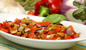 1 peperone giallo, 1 peperone rosso. Padellata Di Peperoni E Melanzane Al Vino Bianco